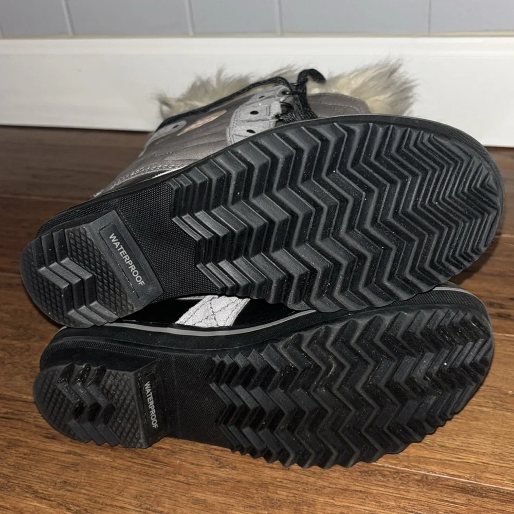 EUC SOREL LACE UP WINTER BOOTS - Picture 4 of 8